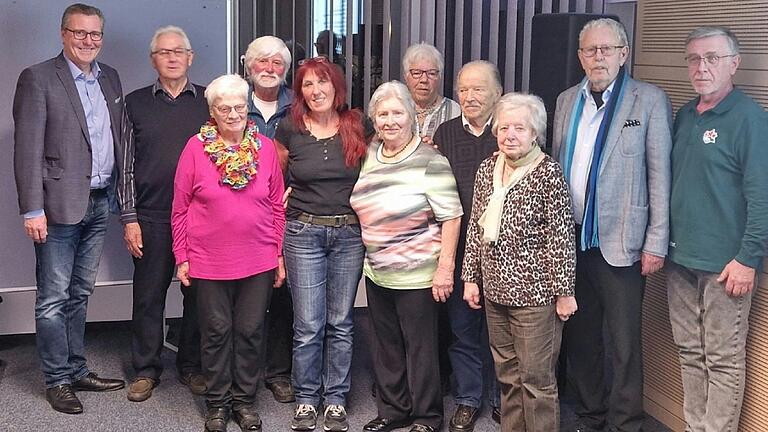 Bürgermeister Jürgen Götz, Jubilare, Altbürgermeister Rainer Kinzkofer und Vorsitzender Jürgen Schrader.