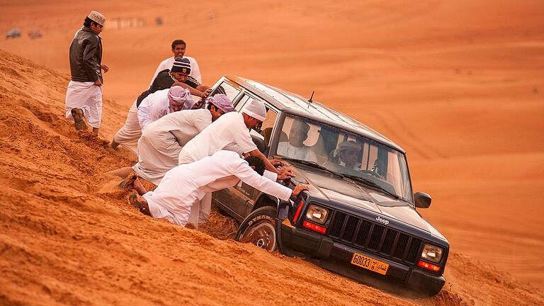 Die Vortragsreihe „Die Welt in Bildern“ präsentiert 'Oman &amp; Emirate - Wanderdünen, Weihrauchbäume, Wüstensöhne und Wolkenkratzer'.