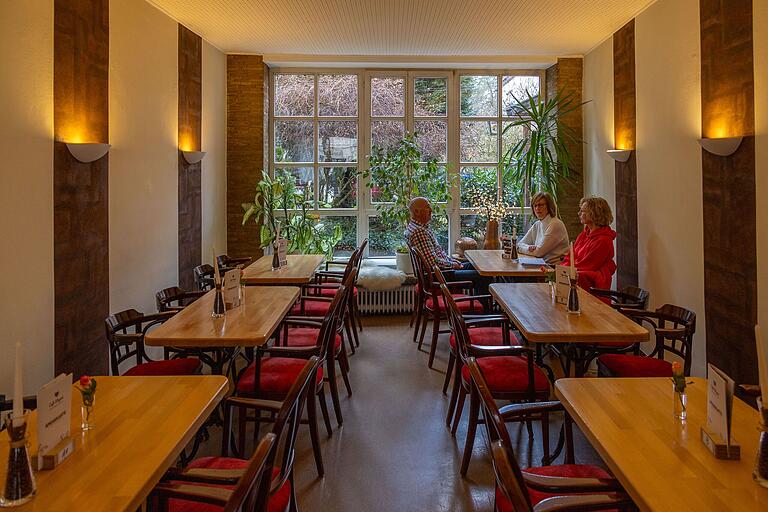 Blick in einen der Innenräume des Cafés. Blick in einen der Innenräume des Cafés. 
