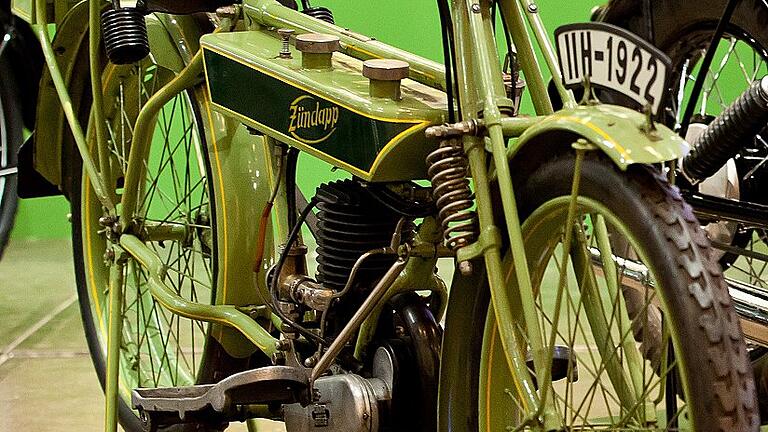 Zündapp-Doppeljubiläum       -  Ein Blick in die frühen Jahre: Die Verwandtschaft zum Fahrrad ist noch zu erkennen.