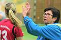 Steffi Placht (rechts) trainiert die Frauen-Mannschaft der HSG Mainfranken in der Handball-Landesliga Nord.