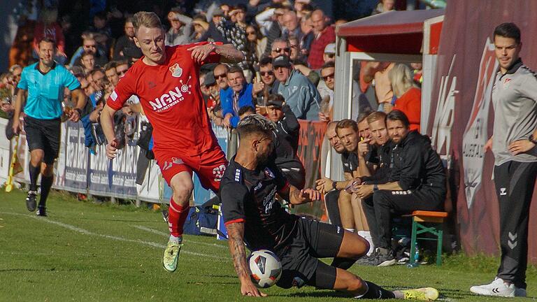 Joshua Endres (links) und der TSV Aubstadt ließen sich auf dem Weg ins Finale auch von Titelverteidiger Türkgücü München nicht aufhalten.