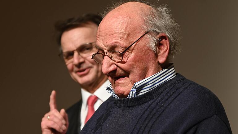 Kein Büttharder Neujahrsempfang ohne die Sprüche von Ferdinand Wolpert. Auch in diesem Jahr überließ Bürgermeister Peter Ernst dem Senior das Mikrofon.