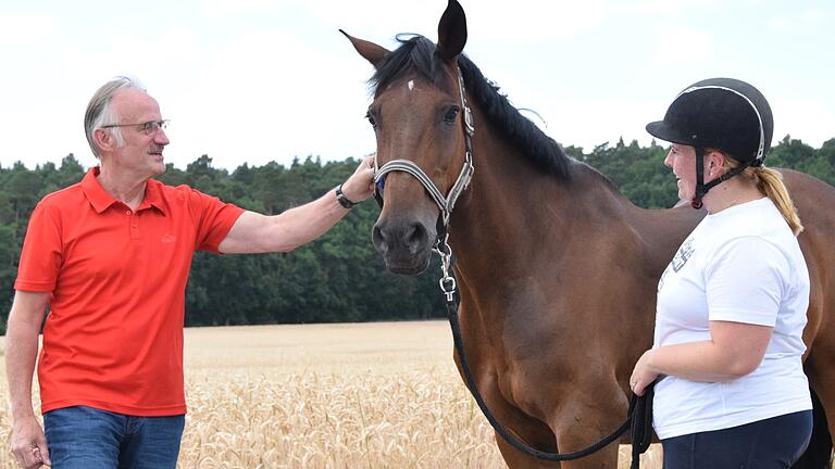 Der Reitclub mit seiner ihrer Vorsitzenden Anna Racké haben nach ihrem Umzug aus Bad Neustadt viel Leben nach Lebenhan gebracht, findet Bernhard Rösch.