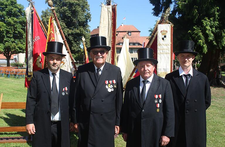 Tradition, die Generationen verbindet: Joachim Sinn, Karl-Heinz Rebitzer, Georg Mahr und Martin Paul (von links) von der Bürgerwehr in Rüdenhausen.