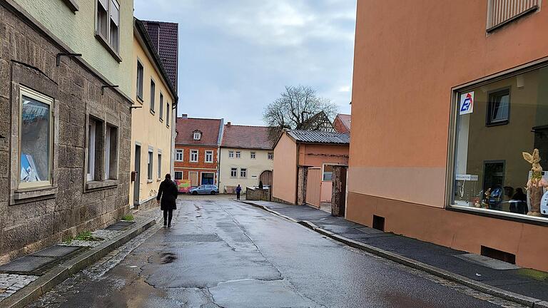 In der Kapellengasse gibt es laut Planer alle Bauschäden, die es im Bereich von Fahrbahnen geben kann.       -  In der Kapellengasse gibt es laut Planer alle Bauschäden, die es im Bereich von Fahrbahnen geben kann.