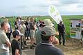 Landwirte beim Feldtag in Ettleben zur Vorstellung des Exaktversuches.