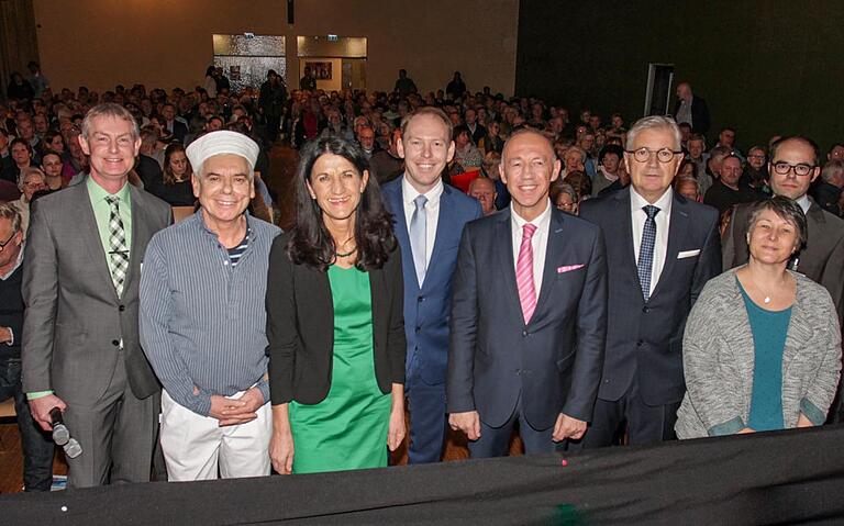Wer wird Kitzingens nächster OB? Darum ging es im Wahlforum dieser Zeitung Ende Januar im Dekanatszentrum mit mit (von links) Andreas Brachs, Peter Hauck, Andrea Schmidt, Stefan Güntner, Uwe Pfeiffle, Manfred Paul, Bianca Tröge und Michael Mößlein. Wer wird Kitzingens nächster OB? Darum ging es im Wahlforum dieser Zeitung Ende Januar im Dekanatszentrum mit mit (von links) Andreas Brachs, Peter Hauck, Andrea Schmidt, Stefan Güntner, Uwe Pfeiffle, Manfred Paul, Bianca Tröge und Michael Mößlein.