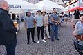 Spontan sangen drei junge Männer aus Mexiko dem wiedergewählten Bürgermeister ein Ständchen auf dem Bischofsheimer Marktplatz.