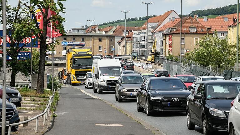 Die Planungen für den Ausbau des Greinbergknotens werden nicht von allen befürwortet. Das Abstimmungsverhalten der SPD-Fraktion im Stadtrat sorgt für Unmut.