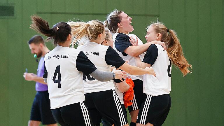 Freude bei den Spielerinnen des TSV Lohr nach dem Halbfinalsieg über den FC Hopferstadt: (von links) Ylenia Maras, Emely Brandt, Luisa Brandt und Johanna Ebersbach. Freude bei den Spielerinnen des TSV Lohr nach dem Halbfinalsieg über den FC Hopferstadt: (von links) Ylenia Maras, Emely Brandt, Luisa Brandt und Johanna Ebersbach.