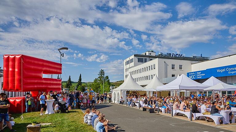 Mitarbeiter und deren Familien feierten 100. Geburtstag der Autohaus Gruppe Spindler.