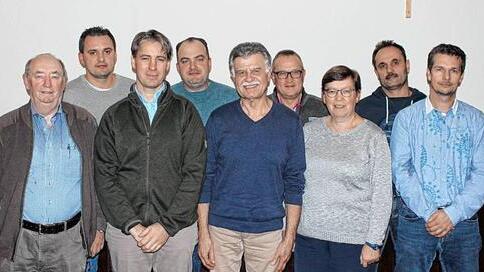 Die gesamte Vorstandschaft des Aktionskreises Knetzgauer Unternehmer mit (vorne, von links) Helmut Geheeb, Christian Beetz, Edgar Wegner, Andrea Weinig und Peter Liebler sowie (hinten, von links) Arnold Karais, Christian Kempf, Olaf Ernst und Ralf Widmann. Auf dem Bild fehlt Andrea Brech. Die gesamte Vorstandschaft des Aktionskreises Knetzgauer Unternehmer mit (vorne, von links) Helmut Geheeb, Christian Beetz, Edgar Wegner, Andrea Weinig und Peter Liebler sowie (hinten, von links) Arnold Karais, Christian Kempf, Olaf Ernst und Ralf Widmann. Auf dem Bild fehlt Andrea Brech.