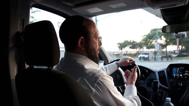 Der größte Eruv der Welt ist in Manhattan       -  Rabbiner Moshe Tauber ist der Hausmeister des Eruvs.