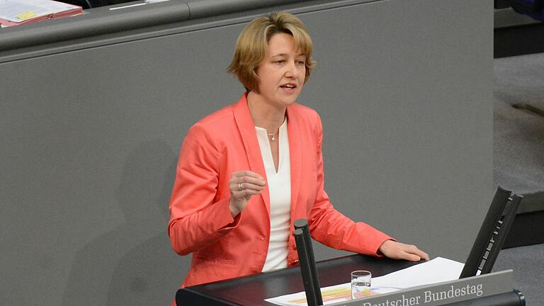 Die Schwanheimer Bundestagsabgeordnete Anja Weigerber bei einer Rede im Bundestag.