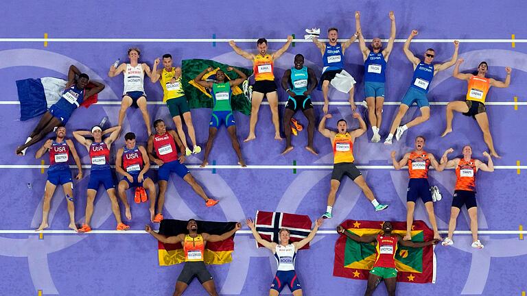 Paris 2024 - Leichtathletik       -  Das besondere Gruppen-Foto der Zehnkämpfer.