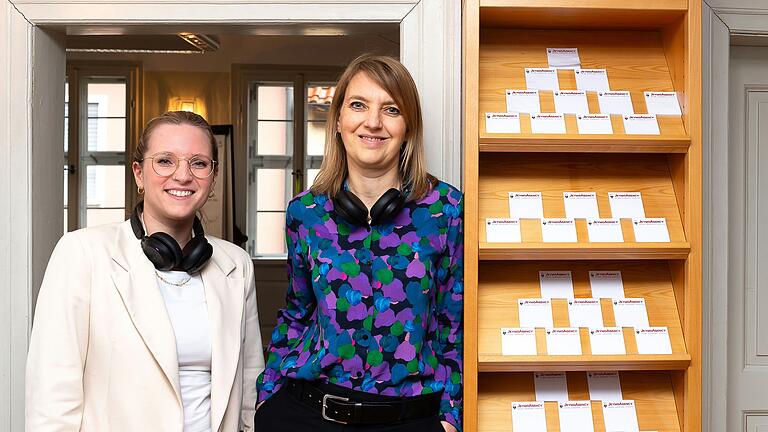 'Die Telefonistinnen' Jessica Heyn (rechts) und Nadine Ebert.&nbsp;