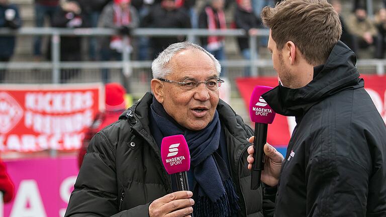 Felix Magath beim Interview am Rande der Partie er Würzburger Kickers gegen Unterhaching. Felix Magath beim Interview am Rande der Partie er Würzburger Kickers gegen Unterhaching.