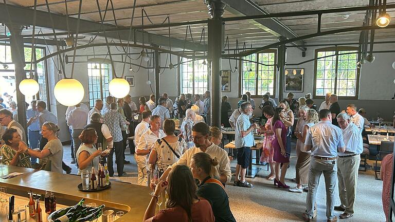 Volles Haus in Marktsteft: Mit einem Festakt wurde am Samstag der Alte Hafen seiner neuen Bestimmung übergeben. Volles Haus in Marktsteft: Mit einem Festakt wurde am Samstag der Alte Hafen seiner neuen Bestimmung übergeben.