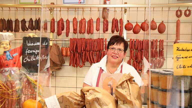 Die Tage, an denen Sabine Klöffel die Kunden bedient, sind gezählt. Am 24. Dezember ist der letzte reguläre Verkaufstag. Zum 31. Dezember schließt die Traditionsmetzgerei am Marktplatz.       -  Die Tage, an denen Sabine Klöffel die Kunden bedient, sind gezählt. Am 24. Dezember ist der letzte reguläre Verkaufstag. Zum 31. Dezember schließt die Traditionsmetzgerei am Marktplatz.
