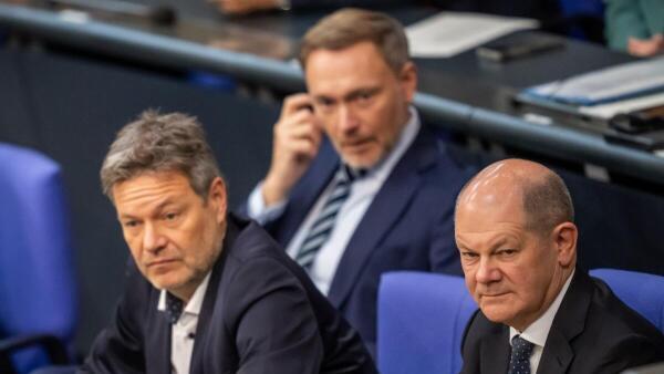 Habeck, Lindner und Scholz - In der Ampel hakt es immer wieder. Die Protagonisten: Finanzminister Lindner , Bundeskanzler Olaf Scholz und Vizekanzler Robert Habeck. Habeck, Lindner und Scholz - In der Ampel hakt es immer wieder. Die Protagonisten: Finanzminister Lindner , Bundeskanzler Olaf Scholz und Vizekanzler Robert Habeck.