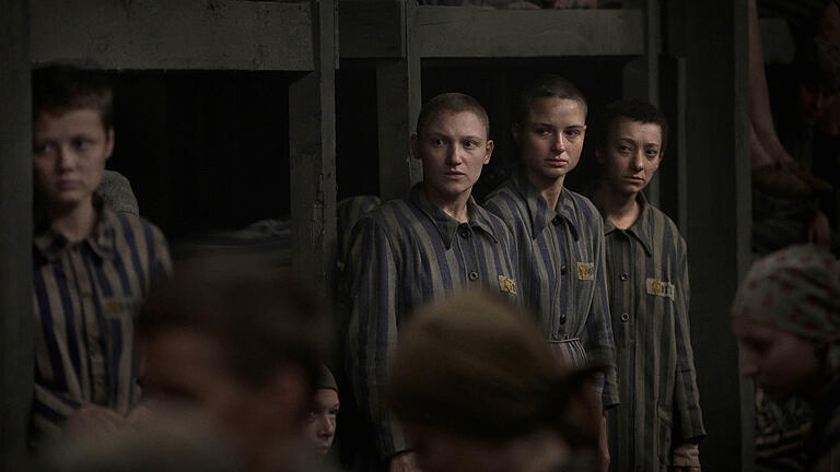 83_100623_MM _TTOA_EP05_SC16E_14839_V1.jpeg       -  'The Tattooist of Auschwitz' ist ab Mai auf Sky zu sehen. Alle Infos rund um Start, Handlung, Besetzung und Stream der Drama-Serie gibt es hier.