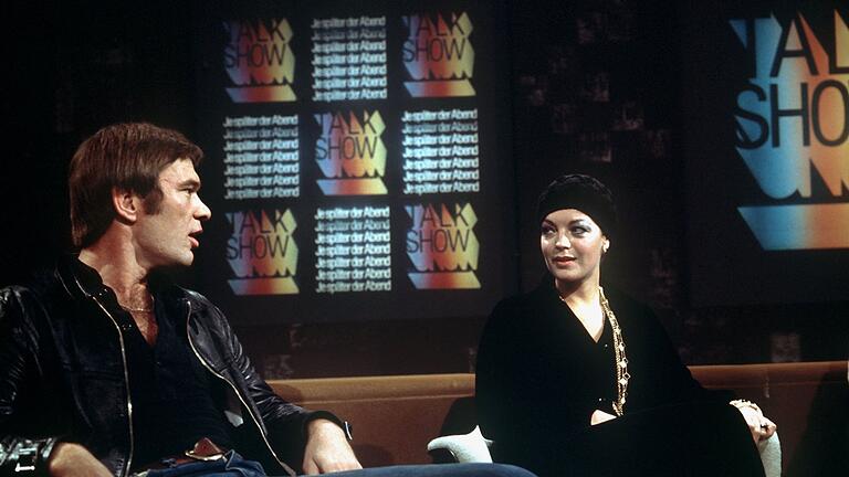 Burkhard Driest und Romy Schneider 1974       -  Unvergessen: Romy Schneider und Burkhard Driest am 30. Oktober 1974 in der WDR-Talkshow &bdquo;Je später der Abend&rdquo;. (Archivbild) 