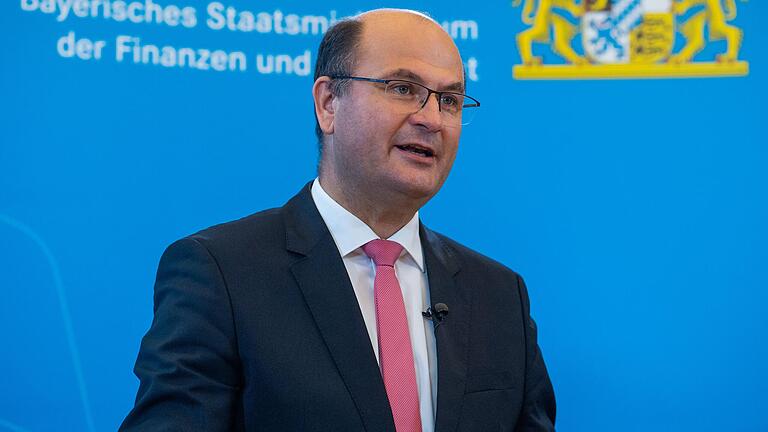 Frist verlängert, mehr Zeit für die Grundsteuererklärung: Albert Füracker (CSU), Bayerns Finanzminister, teilte den Beschluss der Länder bei der Finanzministerkonferenz am Donnerstag mit. Frist verlängert, mehr Zeit für die Grundsteuererklärung: Albert Füracker (CSU), Bayerns Finanzminister, teilte den Beschluss der Länder bei der Finanzministerkonferenz am Donnerstag mit.