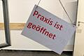 Arztpraxis       -  Ein Großteil der Menschen in Deutschland ist gesetzlich krankenversichert. (Symbolbild)