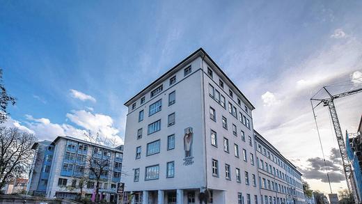 Das Krankenhaus St. Josef: Das Haus der Kongregation der Schwestern der Erlösers ist Mittelpunkt eines Gesundheitsnetzes. Das Krankenhaus St. Josef: Das Haus der Kongregation der Schwestern der Erlösers ist Mittelpunkt eines Gesundheitsnetzes.