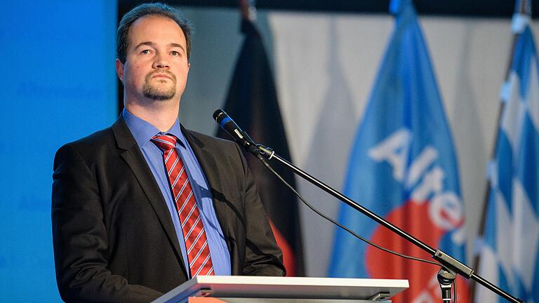 Der AfD-Landesvorsitzende Martin Sichert nahm in seiner Rede vor allem die 'politischen Gegner' ins Visier. Der AfD-Landesvorsitzende Martin Sichert nahm in seiner Rede vor allem die 'politischen Gegner' ins Visier.