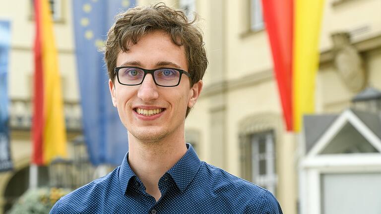 Sebastian Hansen will für die Grünen in den Bundestag. Der 25-jährige Student kommt aus Waldbüttelbrunn und ist seit Mai Kreisrat und zweiter Bürgermeister seiner Heimatgemeinde. Sebastian Hansen will für die Grünen in den Bundestag. Der 25-jährige Student kommt aus Waldbüttelbrunn und ist seit Mai Kreisrat und zweiter Bürgermeister seiner Heimatgemeinde.