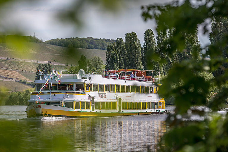 Das Fahrgastschiff 'Alte Liebe'&nbsp; auf dem Main bei Würzburg. Hier werden die Konzerte auf dem Unterdeck stattfinden.&nbsp;