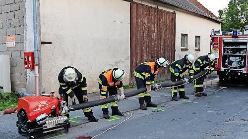 Fehlerfrei verlief das Kuppeln der Saugleitung.       -  Fehlerfrei verlief das Kuppeln der Saugleitung.