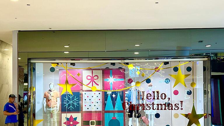 Weihnachtszeit auf den Philippinen       -  Ab dem 1. September werden auch die meisten Schaufenster geschmückt.