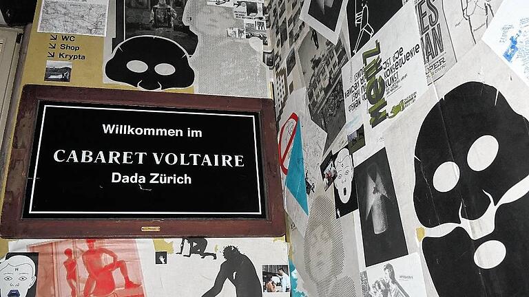 Feiern bis zum Irrsinn - Zürich ehrt 100 Jahre Dada       -  Hereinspaziert: Eingang des &bdquo;Cabaret Voltaire&ldquo; in Zürich, wo vor 100 Jahren Dada seinen Siegeszug antrat.