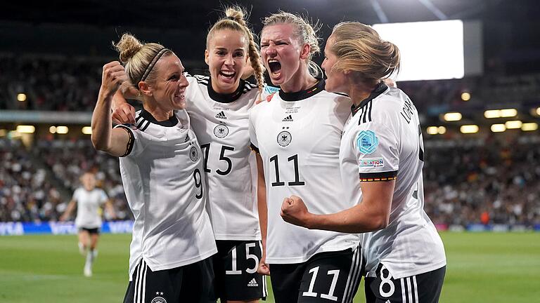 Mit Leidenschaft für den Sport: Alexandra Popp (Nummer 11) bejubelt beim EM-Halbfinalspiel Deutschland gegen Frankreich ihr Tor zum 2:1 mit ihren Teamkolleginnen (von links) Svenja Huth, Giulia Gwinn und Sydney Lohmann. Mit Leidenschaft für den Sport: Alexandra Popp (Nummer 11) bejubelt beim EM-Halbfinalspiel Deutschland gegen Frankreich ihr Tor zum 2:1 mit ihren Teamkolleginnen (von links) Svenja Huth, Giulia Gwinn und Sydney Lohmann.
