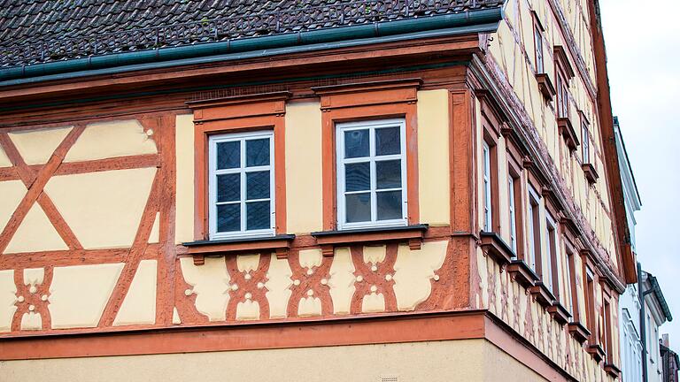 So schön es ist, so schwer scheint es zu sein, dauerhaft eine sinnvolle Verwendung für das 'Kunsthaus' in der Haßfurter Hauptstraße zu finden. So schön es ist, so schwer scheint es zu sein, dauerhaft eine sinnvolle Verwendung für das 'Kunsthaus' in der Haßfurter Hauptstraße zu finden.