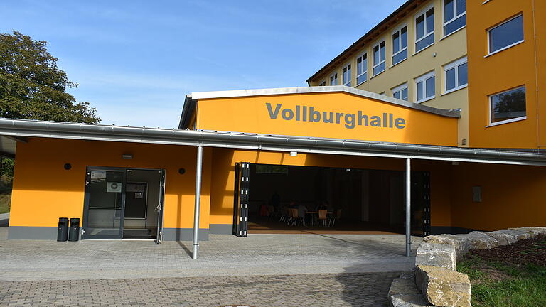 Die Vollburghalle in Michelau von außen. Die Vollburghalle in Michelau von außen.