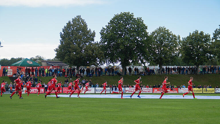 Impressionen vom Eröffnungsspiel der Regionalliga Bayern zwischen dem TSV Aubstadt und der SpVgg Unterhaching.