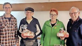 Auf dem Bild sind von links Joshua Augsburg, Walter Günzel, Monika Horcher und Edgar Hirt zu sehen.       -  Auf dem Bild sind von links Joshua Augsburg, Walter Günzel, Monika Horcher und Edgar Hirt zu sehen.