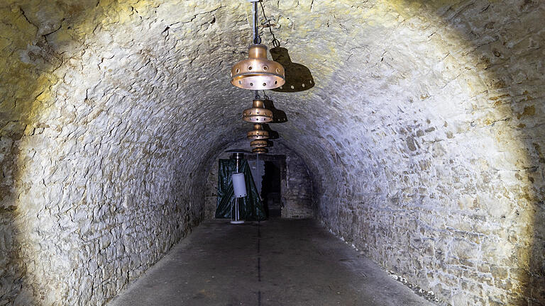 Heidingsfelder Bierkeller aus Mitte des 19. Jhdts. ist in die Denkmalliste aufgenommen worden:Auf Anregung des Bauamtes der Stadt Würzburg hat das Bay. Landesamt für Denkmalpflege eine – aus historischer Sicht – zum ehemaligen Brauereigebäude Jahnstraße 2 (jetzt An der Jahnhöhe 2) gehörende Bierkelleranlage zur Prüfung der Denkmaleigenschaft besichtigt - und nun in die Denkmalliste aufgenommen. Eigentümer ist das Diakonische Werk.