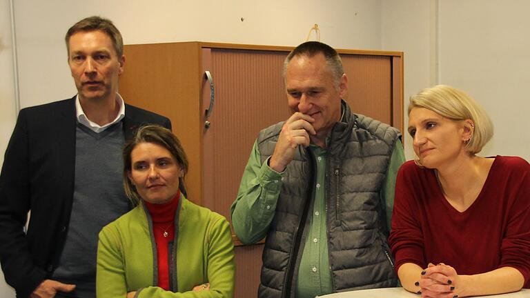 Da waren sie noch Landratskandidaten (von links) Christoph Vogel, Sabine Sitter, Christian Baier, Pamela Nembach. Mittlerweile ist Sabine Sitter Landrätin; am Freitag werden ihre Stellvertreter gewählt. Da waren sie noch Landratskandidaten (von links) Christoph Vogel, Sabine Sitter, Christian Baier, Pamela Nembach. Mittlerweile ist Sabine Sitter Landrätin; am Freitag werden ihre Stellvertreter gewählt.
