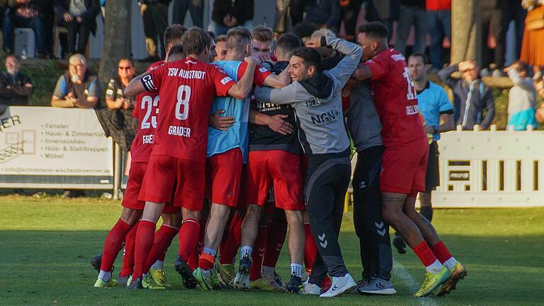 Jubel nach dem Einzug des TSV Aubstadt ins Pokal-Halbfinale: Der 3:1-Erfolg gegen Drittligist Türkgücü München war eines der emotionalen Highlights im Jahr 2021. Jubel nach dem Einzug des TSV Aubstadt ins Pokal-Halbfinale: Der 3:1-Erfolg gegen Drittligist Türkgücü München war eines der emotionalen Highlights im Jahr 2021.