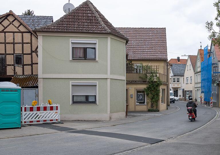 Der Verkehr in der Kapellenstraße rollt wieder ungehindert in beide Richtungen. Der Verkehr in der Kapellenstraße rollt wieder ungehindert in beide Richtungen.
