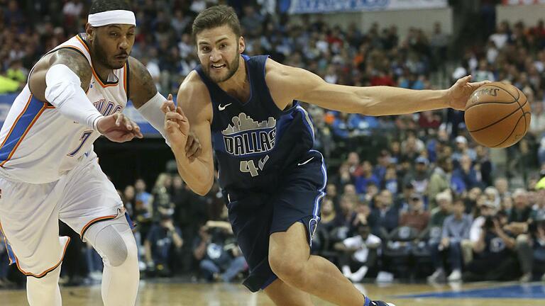 Maximilian Kleber (im Zweikampf mit Carmelo Anthony von den Oklahoma City Thunder) verbesserte in seiner dritten NBA-Saison erneut alle seine relevanten Statiskwerte. Maximilian Kleber (im Zweikampf mit Carmelo Anthony von den Oklahoma City Thunder) verbesserte in seiner dritten NBA-Saison erneut alle seine relevanten Statiskwerte.