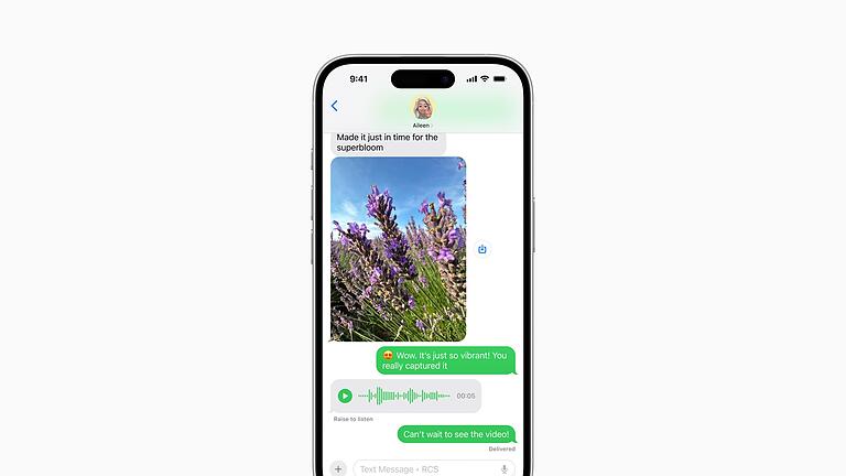 Apple iOS 18 - Die überarbeitete Nachrichten-App unterstützt nun auch den auf Android-Smartphones bereits verbreiteten Kommunikationsstandard RCS. Apple iOS 18 - Die überarbeitete Nachrichten-App unterstützt nun auch den auf Android-Smartphones bereits verbreiteten Kommunikationsstandard RCS.