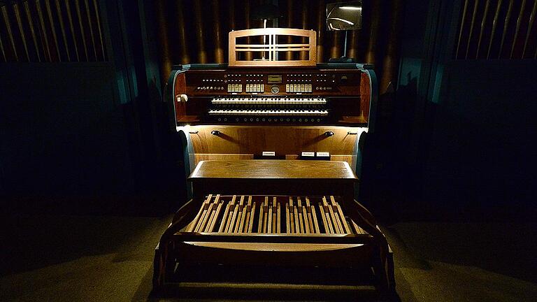 Einst stand sie in einer Schweinfurter Villa, die Orgel in der Schonunger Christuskirche. Das 79 Jahre alte Instrument soll jetzt restauriert werden.