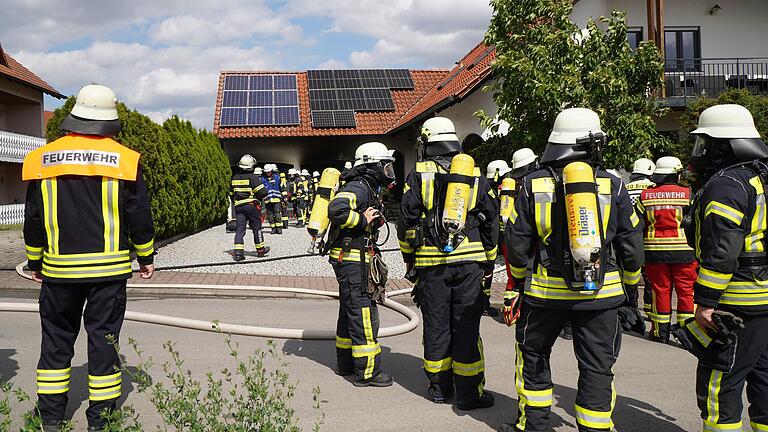 In Unsleben (Lkr. Rhön-Grabfeld) kam es laut Polizei am 3. Juli zu einem Garagenbrand wegen eines defekten Elektro-Autos. In Unsleben (Lkr. Rhön-Grabfeld) kam es laut Polizei am 3. Juli zu einem Garagenbrand wegen eines defekten Elektro-Autos.