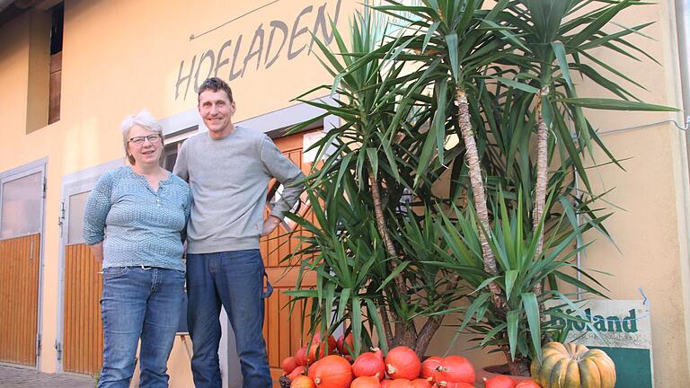 Ruth und Gerhard Heubach bewirtschaften ihren Gemischtbetrieb mit Ackerbau und Viehhaltung rein ökologisch und verkaufen ihre Produkte im Hofladen.